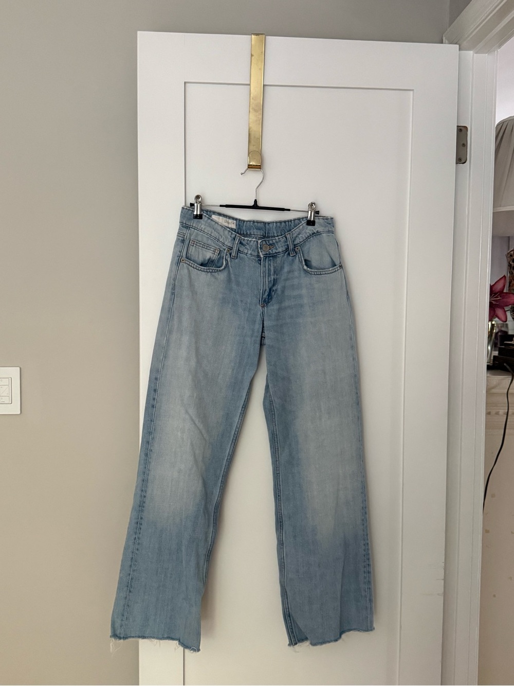 Zara Light Blue Low-Rise Wide-Leg Jeans
